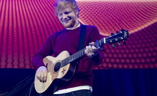 Le chanteur Ed Sheeran à la Roundhouse de Londres