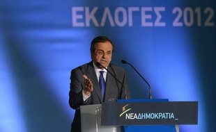 Le chef de file la droite conservatrice grecque, Antonis Samaras, a promis vendredi soir au pays de "sortir de la crise, pas de l'euro", en cas de victoire de son parti aux élections législatives cruciales de dimanche, qu'il aborde au coude à coude avec la gauche radicale anti-rigueur.