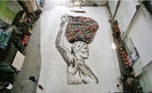 Vik Muniz a composé des portraits avec l'aide des trieurs d'ordures.