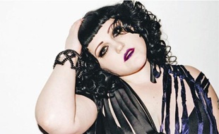Beth Ditto, chanteuse de Gossip, en solo, dans la nuit de samedi.