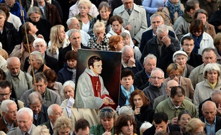 Le prêtre Jerzy Popieluszko pourrait être canonisé après un cas de guérison spectaculaire à Créteil.