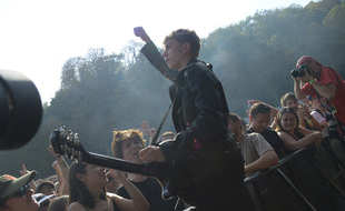 Jean-Noël Scherrer, chanteur et guitariste de Last Train, au festival Rock en Seine, en 2015.