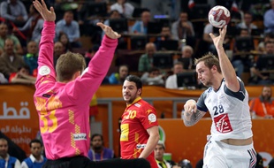 Le Français Valentin Porte contre l'Espagne, en demi-finale du Mondial de handball (25-22), le 30 janvier 2015 au Qatar.