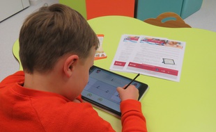 Près d'un millier d'élèves apprennent déjà à écrire via la solution IntuiScript.