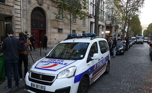 Kim Kardashian a été victime d'un braquage à Paris, rue Tronchet, dans la nuit de dimanche à lundi.