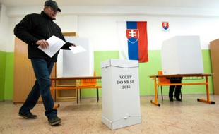 Jour de vote à Trnava, en Slovaquie, le 5 mars 2016