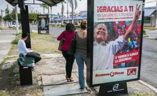 Affiche électorale de l'ex-commandant guérillero Salvador Sanchez Ceren, à San Salvador le 8 mars 2014, à la veille de l'élection présidentielle