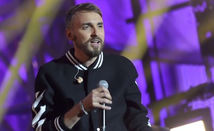 Christophe Willem, le 15 septembre 2017, lors du grand concert organisé devant l'Hotel de ville de Paris pour célébrer l'obtention de l'organisation des Jeux Olympiques et Paralympiques de 2024.