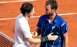 Andy Murray félicite Mathias Bourgue le 25 mai 2016 à Roland-Garros.