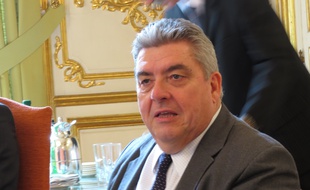 A Bordeaux, le 3 avril 2015, Pierre Dartout succède à Michel Depluech.