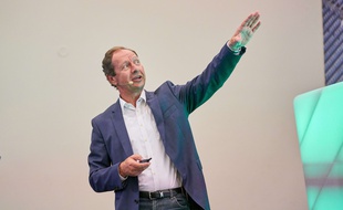 Hellmut Krug, le patron de l'arbitrage vidéo en Bundesliga, a été limogé à cause de soupçons de favoritisme, le 6 novembre 2017.