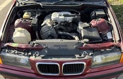 Cette BMW a des clignos, mais pas de…
