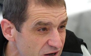 Depuis dix ans, de façon récurrente, Jose Antonio Urruticoechea "Josu Ternera", 62 ans, dirigeant historique de lETA, en fuite depuis 2002, échappe aux tentatives darrestation, certains commentateurs se demandant comment cela est possible et en même temps si ce n'est pas mieux pour le processus de paix.