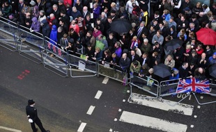 Les premiers spectateurs s'étaient rassemblés mercredi matin dès 06H30 (07H30 GMT) dans le centre de Londres pour être aux premières loges des funérailles de Margaret Thatcher.