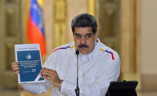 Le président vénézuélien Nicolas Maduro annonce à la télévision de nouvelles arrestations dans l'enquête sur l'«invasion» déjouée, le 9 mai 2020.