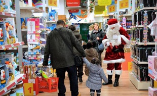Le budget de Noël en France en 2014 sera revu, pour la deuxième année consécutive, à la baisse pénalisé par la crise et le pessimisme des Français