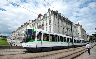 Les vieilles rames Alstom seront remplacées par des tramways neufs et plus longs.