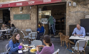 Les restaurants ont rouvert le 7 mars en Israël.