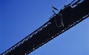 Illustration d'un saut à l'élastique
