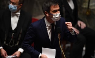 Olivier Véran devant l'Assemblée nationale mardi 12 janvier 2021.