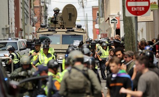 La police anti-émeutes de l'Etat de Virginie sur les lieux de la manifestation d'extrême-droite à Charlottesville, le 12 août 2017.