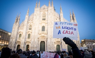 Manifestation pour réclamer le retour de l'enseignement en présentiel à Milan, le 8 janvier.