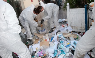Des élus et des employés de la communauté de communes des Isles-sur-le-Doubs ont fouillé les poubelles abandonnées en ville et ont identifié seize personnes indélicates. (Illustration de la grève des éboueurs à Marseille)