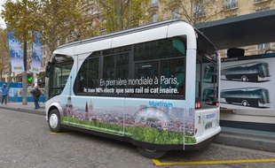 Le public pourra emprunter jusqu'à janvier, gratuitement, l'un des six «Bluetram, mis à sa disposition pour ce test sur les Champs-Elysées.
