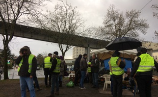 Le rond point proche du CHU de Pellegrin est occupé depuis le début du mouvement par des gilets jaunes.
