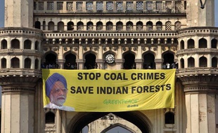 Manifestation de Greenpeace à Hyderabad, en Inde, à l'occasion de l'ouverture de la conférence des Nations unies sur la biodiversité, le 8 octobre 2012.