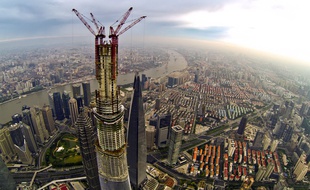 Gratte-ciel à Shanghai, le 4 août 2013.