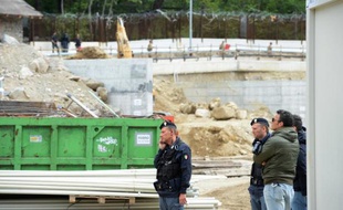 Quinze personnes ont été blessées au cours de nouveaux heurts entre membres des forces de l'ordre et opposants au projet de TGV Lyon-Turin, samedi matin dans le Val de Suse (nord-ouest de l'Italie)