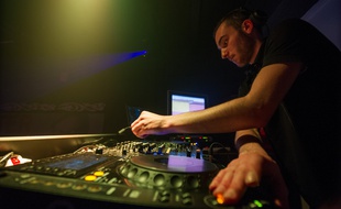 C'est à Tercé (Vienne), village d'un millier d'habitants à une vingtaine de kilomètres de Poitiers, que se forment une partie des disc-jockeys de demain.