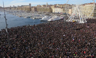 Marseille, le 11 janvier 2015, des milliers de personnes manifestent en hommage à Charlie Hebdo.