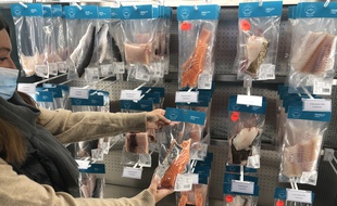 A Nantes, Fish in town propose du poisson déjà préparé et emballé