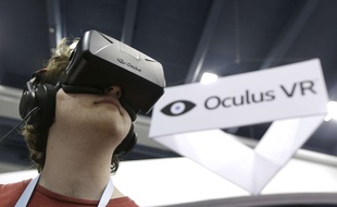 Le casque de réalité virtuelle Oculus, testé le 19 mars 2014, à San Francisco.