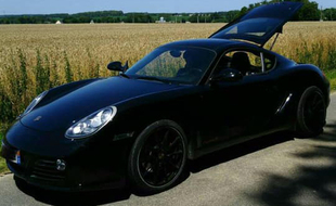 La Porsche dans laquelle circulait le conducteur a été saisie et mise à la fourrière.