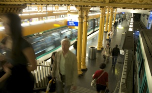 Des bus de remplacement seront proposés les dimanches 11 et 18 juin en gare de Lyon car la ligne 14 sera interrompue (Illustration).