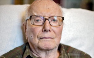 Des campagnes du Moyen-Orient, Gérard Théodore a conservé sa croix de la Libération, sa boussole et son carnet militaire.
