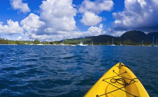 Un kayak. Illustration.