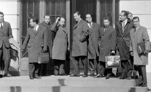 Il y a 50 ans, le gouvernement français et le Front de libération national algérien (FLN) signaient les Accords d'Evian, marquant la fin de la guerre d'Algérie et le prélude à l'indépendance après 132 ans de colonisation française.
