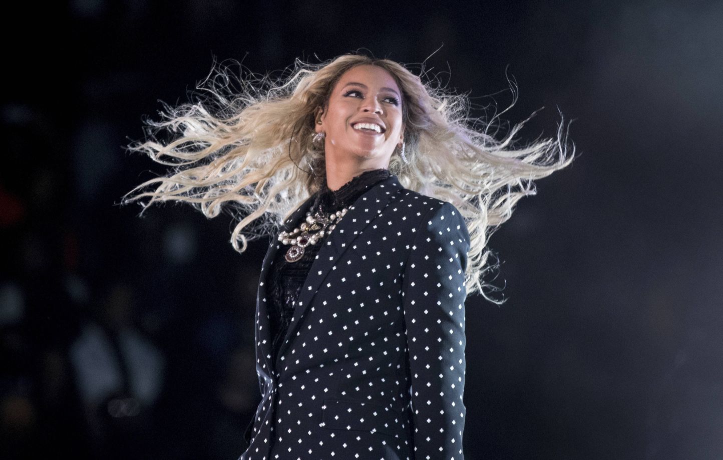 Beyoncé se produit lors d'un concert « Get Out the Vote » pour la candidate démocrate Hillary Clinton au Wolstein Center à Cleveland, Ohio, le 4 novembre 2016.