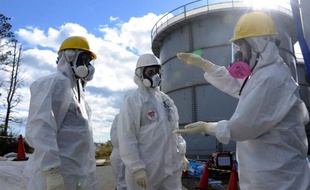 La compagnie Tepco, gérante de la centrale nucléaire accidentée de Fukushima, a annoncé vendredi avoir déposé une demande d'aide financière supplémentaire de 999,5 milliards de yens (près de 7 mds EUR) à l'Etat afin de dédommager les victimes.
