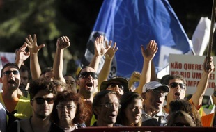 Défilés massifs au Portugal et en Espagne, policiers manifestant contre policiers en fonction en Grèce, les plans d'austérité imposés par l'Union européenne soulèvent une vague de contestation montante, qui fait craindre un automne social chaud dans les pays d'Europe du sud.