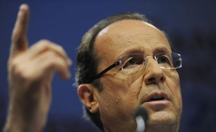 Le candidat PS à l'Elysée, François Hollande, a lancé mercredi depuis son tout nouveau QG parisien la bataille des 100 jours séparant de la présidentielle, durant lesquels il entend tout faire pour "redonner espoir" et "convaincre" les Français".