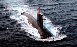 Mercredi 10 juin, le sous-marin nucléaire d'attaque français Emeraude a entamé la recherche des boîtes noires.