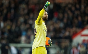 Salvatore Sirigu lors du match entre le PSG et Saint-Etienne le 16 mars 2014.