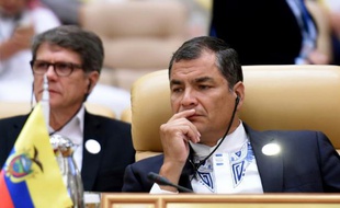 Le président équatorien Rafael Correa, le 11 novembre 2015 à Ryad pour le sommet des Etats arabes et d'Amérique du Sud
