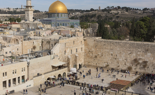 Le dôme du Rocher et le mur des Lamentations à Jérusalem.