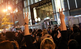 Des manifestants devant la Trump Tower à New York, le 9 novembre 2016.